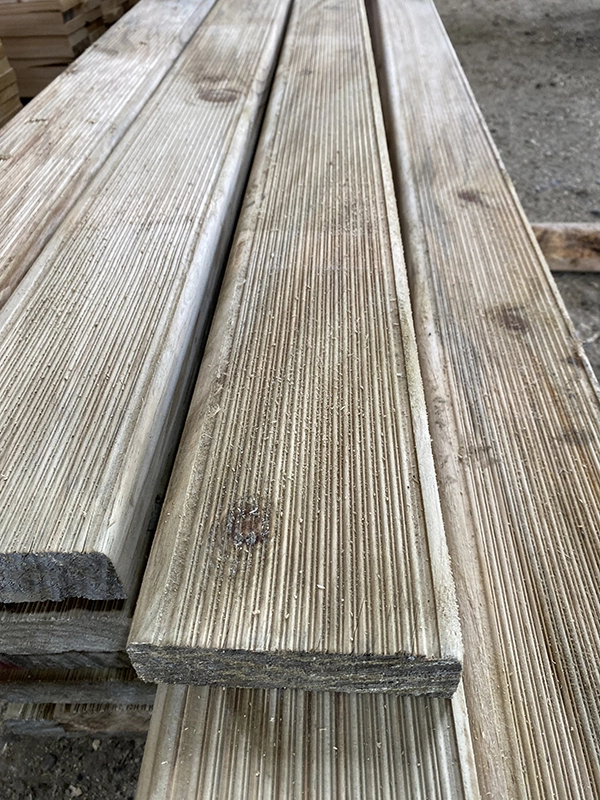 Fotografía de Madera Impregnada Estructural y Pisos para Terrazas de Aurelia Preservación